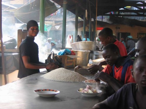 Removing Grits, Owino Market, Kampala, Dec/2003